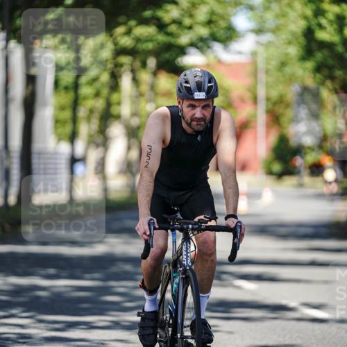 09.08.2026 - GEWOBA Citytriathlon Bremen Michael Burmester http://msf.ph/oto/9946037 09.08.2026 10:48:27 Radfahren 239, 289, 312, 352, 356, 520 meine-sportfotos.de