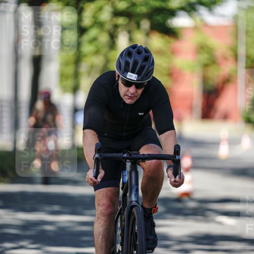 09.08.2026 - GEWOBA Citytriathlon Bremen Michael Burmester http://msf.ph/oto/9946050 09.08.2026 10:49:06 Radfahren 294, 388 meine-sportfotos.de