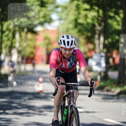 09.08.2026 - GEWOBA Citytriathlon Bremen Michael Burmester http://msf.ph/oto/9946061 09.08.2026 10:49:19 Radfahren 294, 320, 413, 430, 454, 497 meine-sportfotos.de