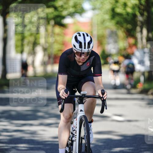 09.08.2026 - GEWOBA Citytriathlon Bremen Michael Burmester http://msf.ph/oto/9946066 09.08.2026 10:49:22 Radfahren 294, 320, 413, 430, 454, 497 meine-sportfotos.de