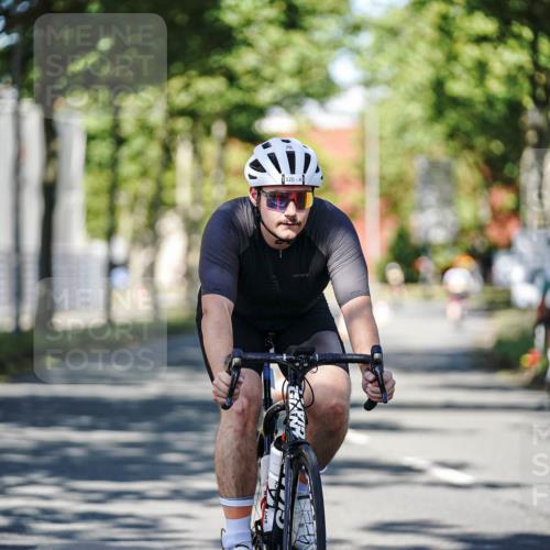 09.08.2026 - GEWOBA Citytriathlon Bremen Michael Burmester http://msf.ph/oto/9946069 09.08.2026 10:49:28 Radfahren 299, 320, 413, 430, 454, 497 meine-sportfotos.de