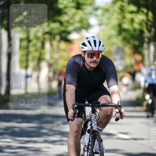 09.08.2026 - GEWOBA Citytriathlon Bremen Michael Burmester http://msf.ph/oto/9946070 09.08.2026 10:49:28 Radfahren 299, 320, 413, 430, 454, 497 meine-sportfotos.de