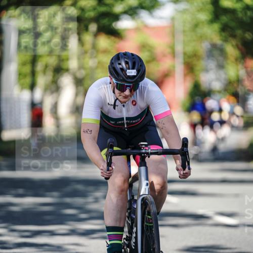 09.08.2026 - GEWOBA Citytriathlon Bremen Michael Burmester http://msf.ph/oto/9946093 09.08.2026 10:50:06 Radfahren 129, 189, 288, 334, 410, 458, 489 meine-sportfotos.de
