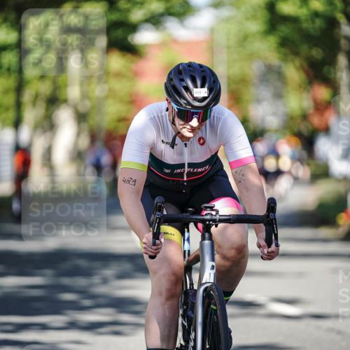 09.08.2026 - GEWOBA Citytriathlon Bremen Michael Burmester http://msf.ph/oto/9946094 09.08.2026 10:50:06 Radfahren 129, 189, 288, 334, 410, 458, 489 meine-sportfotos.de