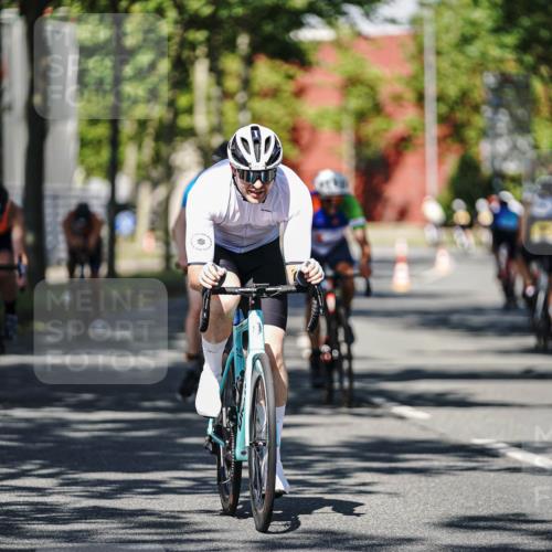 09.08.2026 - GEWOBA Citytriathlon Bremen Michael Burmester http://msf.ph/oto/9946100 09.08.2026 10:50:11 Radfahren 27, 39, 129, 189, 215, 288, 334, 385, 410, 419, 458, 489 meine-sportfotos.de