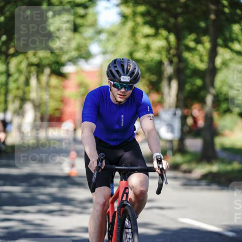09.08.2026 - GEWOBA Citytriathlon Bremen Michael Burmester http://msf.ph/oto/9946293 09.08.2026 10:53:50 Radfahren 153, 193, 292, 433, 492, 501 meine-sportfotos.de