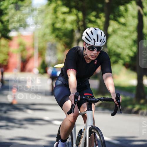 09.08.2026 - GEWOBA Citytriathlon Bremen Michael Burmester http://msf.ph/oto/9946334 09.08.2026 10:54:34 Radfahren 13, 17, 33, 87, 111, 143, 185, 195, 223, 331, 436, 467, 490, 509, 514, 531 meine-sportfotos.de
