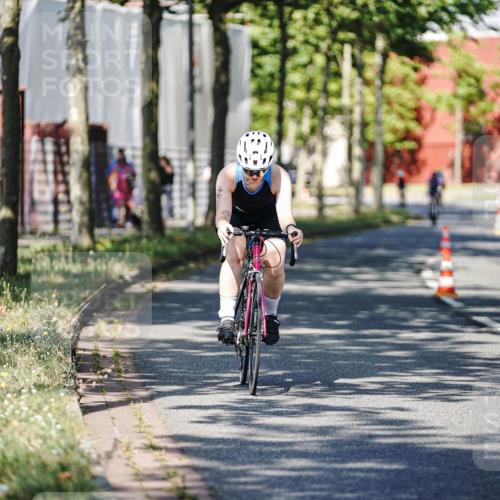 09.08.2026 - GEWOBA Citytriathlon Bremen Michael Burmester http://msf.ph/oto/9946495 09.08.2026 10:57:39 Radfahren 117, 451, 462 meine-sportfotos.de