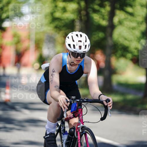 09.08.2026 - GEWOBA Citytriathlon Bremen Michael Burmester http://msf.ph/oto/9946497 09.08.2026 10:57:40 Radfahren 117, 451, 462 meine-sportfotos.de