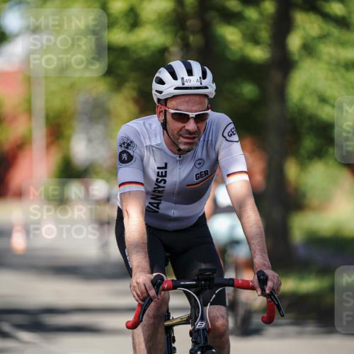 09.08.2026 - GEWOBA Citytriathlon Bremen Michael Burmester http://msf.ph/oto/9946539 09.08.2026 11:00:04 Radfahren 49 meine-sportfotos.de