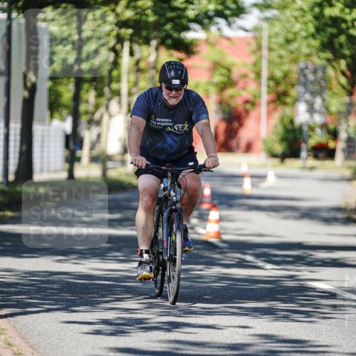 09.08.2026 - GEWOBA Citytriathlon Bremen Michael Burmester http://msf.ph/oto/9946622 09.08.2026 11:10:14 Radfahren 411 meine-sportfotos.de
