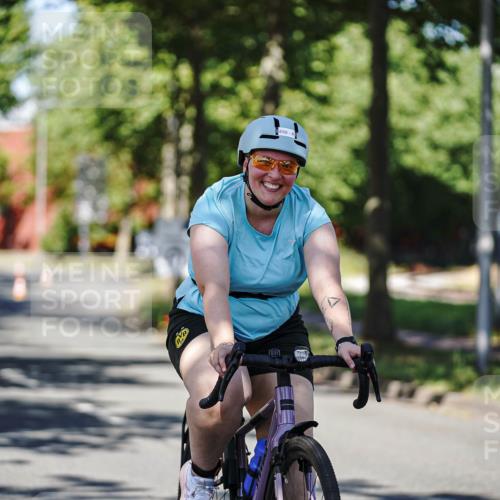 09.08.2026 - GEWOBA Citytriathlon Bremen Michael Burmester http://msf.ph/oto/9946628 09.08.2026 11:18:52 Radfahren 450 meine-sportfotos.de