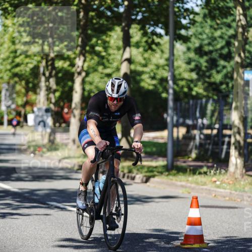 09.08.2026 - GEWOBA Citytriathlon Bremen Michael Burmester http://msf.ph/oto/9946673 09.08.2026 12:04:12 Radfahren 595, 678 meine-sportfotos.de