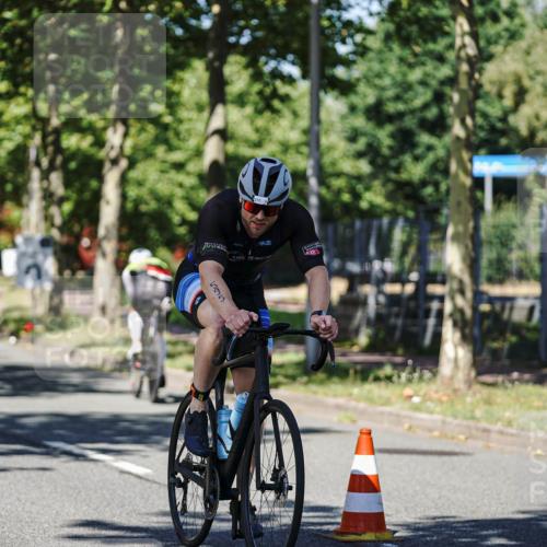 09.08.2026 - GEWOBA Citytriathlon Bremen Michael Burmester http://msf.ph/oto/9946674 09.08.2026 12:04:12 Radfahren 595, 678 meine-sportfotos.de