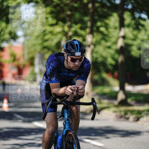 09.08.2026 - GEWOBA Citytriathlon Bremen Michael Burmester http://msf.ph/oto/9946678 09.08.2026 12:04:46 Radfahren 667, 682 meine-sportfotos.de