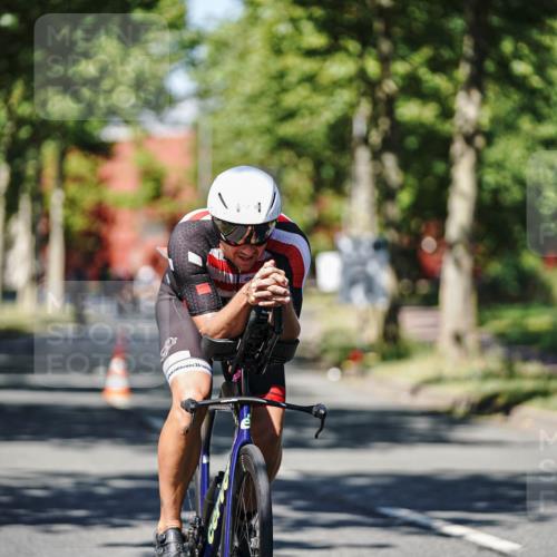 09.08.2026 - GEWOBA Citytriathlon Bremen Michael Burmester http://msf.ph/oto/9946687 09.08.2026 12:05:27 Radfahren 560, 757, 1110 meine-sportfotos.de