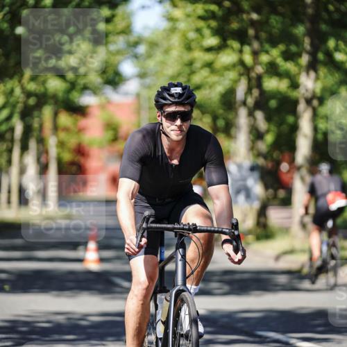 09.08.2026 - GEWOBA Citytriathlon Bremen Michael Burmester http://msf.ph/oto/9946707 09.08.2026 12:05:39 Radfahren 541, 562, 623, 695, 696, 757, 1110 meine-sportfotos.de