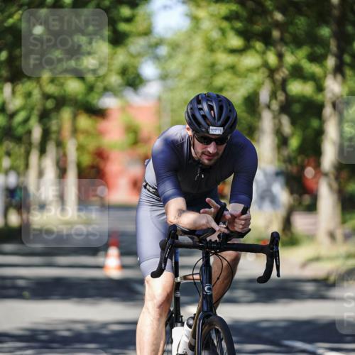 09.08.2026 - GEWOBA Citytriathlon Bremen Michael Burmester http://msf.ph/oto/9946742 09.08.2026 12:06:32 Radfahren 571, 604, 651, 701, 707, 720 meine-sportfotos.de