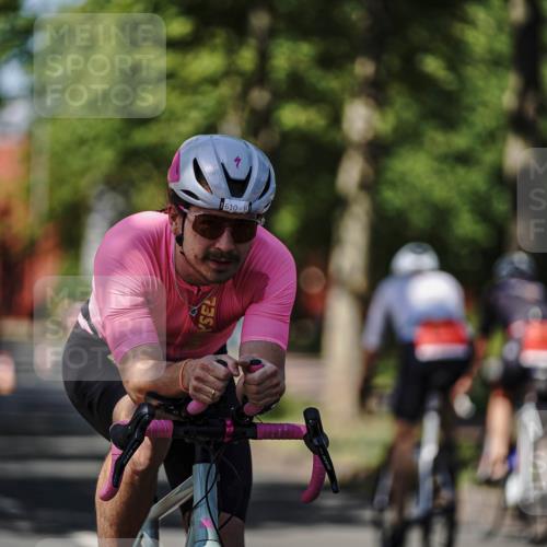 09.08.2026 - GEWOBA Citytriathlon Bremen Michael Burmester http://msf.ph/oto/9946989 09.08.2026 12:12:15 Radfahren 610, 618, 632, 677, 697 meine-sportfotos.de