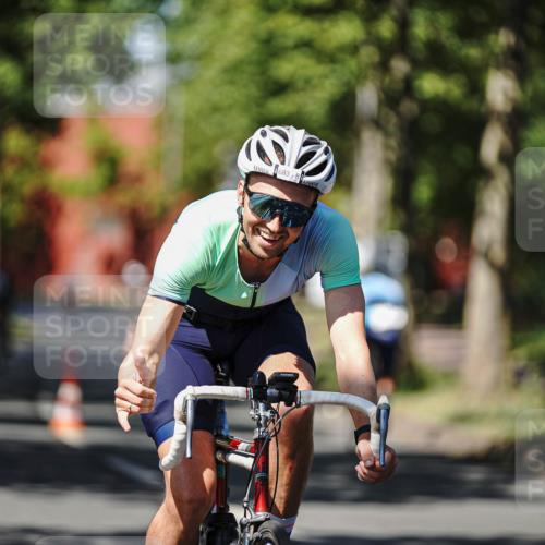 09.08.2026 - GEWOBA Citytriathlon Bremen Michael Burmester http://msf.ph/oto/9947024 09.08.2026 12:12:41 Radfahren 544, 593, 605, 606, 683, 723, 764, 791, 951, 1127, 1131 meine-sportfotos.de