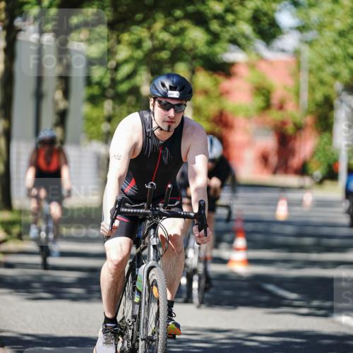 09.08.2026 - GEWOBA Citytriathlon Bremen Michael Burmester http://msf.ph/oto/9947029 09.08.2026 12:12:45 Radfahren 556, 593, 605, 606, 683, 686, 723, 764, 878, 951, 1127 meine-sportfotos.de