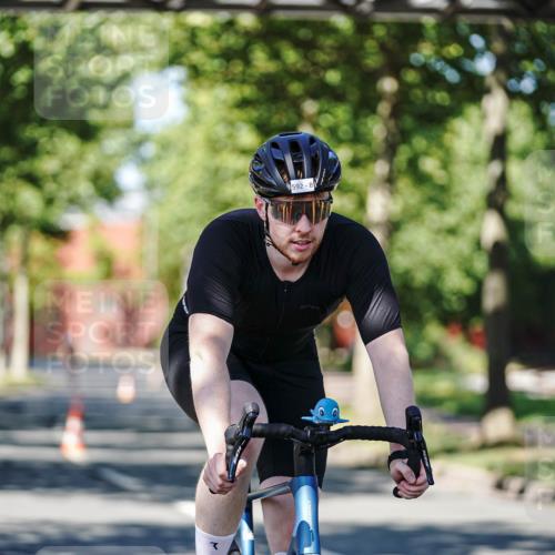 09.08.2026 - GEWOBA Citytriathlon Bremen Michael Burmester http://msf.ph/oto/9947088 09.08.2026 12:13:34 Radfahren 591, 592, 645, 685, 710, 884, 1011, 1116, 1150 meine-sportfotos.de