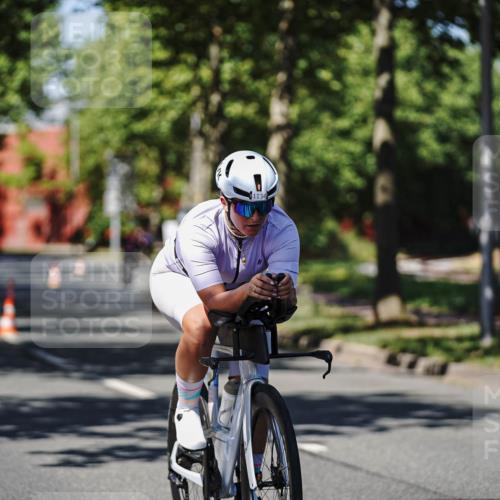 09.08.2026 - GEWOBA Citytriathlon Bremen Michael Burmester http://msf.ph/oto/9947144 09.08.2026 12:14:47 Radfahren 582, 590, 679, 680, 717, 721, 733, 746, 750, 1004 meine-sportfotos.de