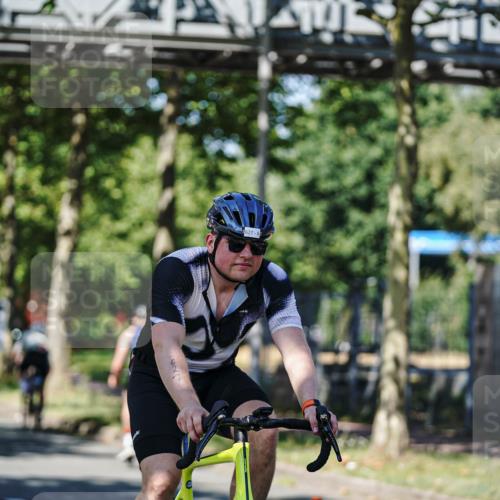 09.08.2026 - GEWOBA Citytriathlon Bremen Michael Burmester http://msf.ph/oto/9947282 09.08.2026 12:17:04 Radfahren 552, 627, 673, 895, 932, 1130 meine-sportfotos.de