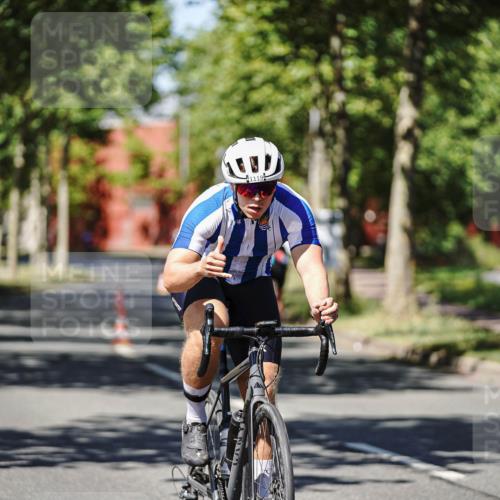 09.08.2026 - GEWOBA Citytriathlon Bremen Michael Burmester http://msf.ph/oto/9947389 09.08.2026 12:18:38 Radfahren 756, 814, 864, 970, 1119 meine-sportfotos.de