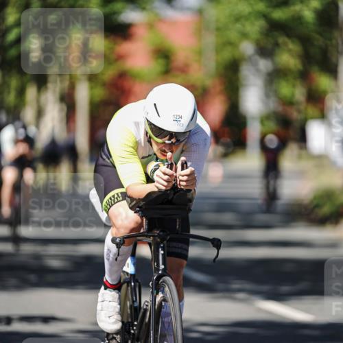 09.08.2026 - GEWOBA Citytriathlon Bremen Michael Burmester http://msf.ph/oto/9947454 09.08.2026 12:20:54 Radfahren 560, 562, 639, 668, 678, 773, 889, 911, 912, 960, 968, 979, 1110 meine-sportfotos.de