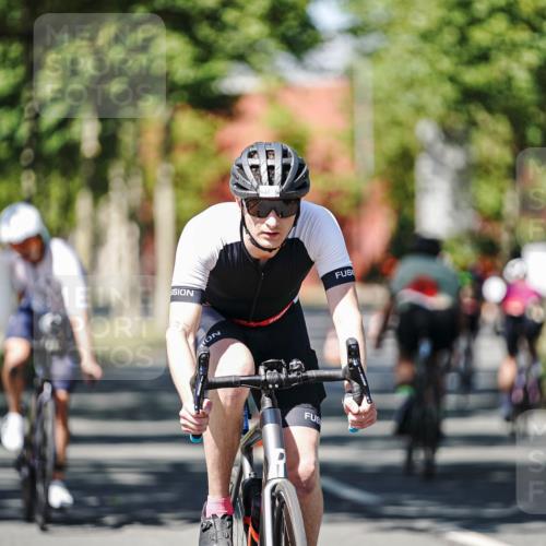 09.08.2026 - GEWOBA Citytriathlon Bremen Michael Burmester http://msf.ph/oto/9947470 09.08.2026 12:21:03 Radfahren 560, 562, 628, 637, 639, 644, 668, 678, 889, 911, 912, 968, 979, 1110 meine-sportfotos.de