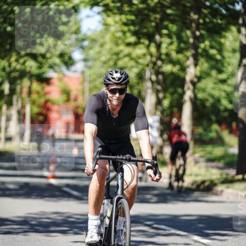 09.08.2026 - GEWOBA Citytriathlon Bremen Michael Burmester http://msf.ph/oto/9947544 09.08.2026 12:22:25 Radfahren 694, 696, 803, 1154 meine-sportfotos.de