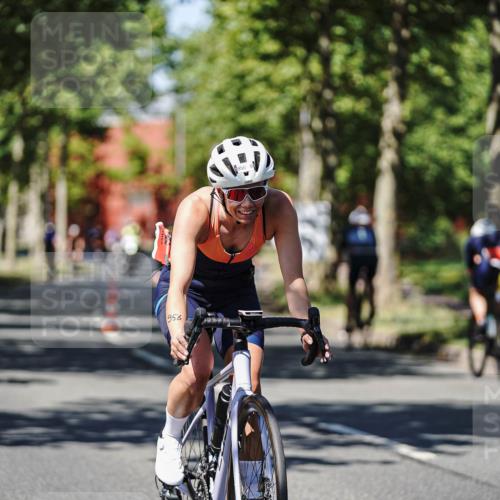 09.08.2026 - GEWOBA Citytriathlon Bremen Michael Burmester http://msf.ph/oto/9947549 09.08.2026 12:22:34 Radfahren 681, 696, 787, 805, 945, 956 meine-sportfotos.de