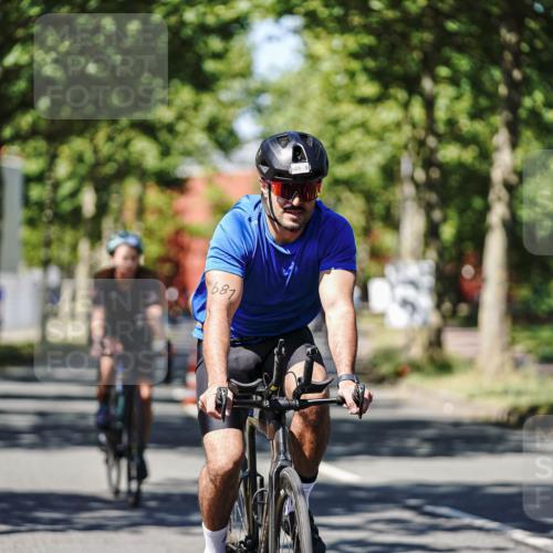 09.08.2026 - GEWOBA Citytriathlon Bremen Michael Burmester http://msf.ph/oto/9947559 09.08.2026 12:22:43 Radfahren 664, 681, 787, 800, 805, 945, 956, 1108 meine-sportfotos.de