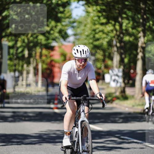 09.08.2026 - GEWOBA Citytriathlon Bremen Michael Burmester http://msf.ph/oto/9947644 09.08.2026 12:23:45 Radfahren 701, 705, 890, 1107 meine-sportfotos.de