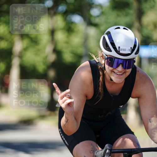 09.08.2026 - GEWOBA Citytriathlon Bremen Michael Burmester http://msf.ph/oto/9947651 09.08.2026 12:23:49 Radfahren 570, 705, 890, 1107 meine-sportfotos.de