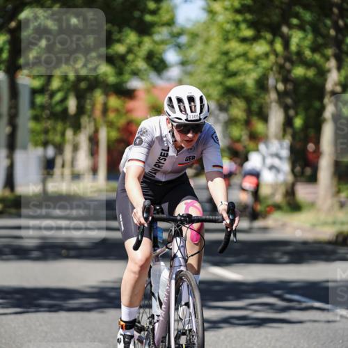 09.08.2026 - GEWOBA Citytriathlon Bremen Michael Burmester http://msf.ph/oto/9947677 09.08.2026 12:24:07 Radfahren 570, 585, 761, 887, 891, 1105, 1124, 1159 meine-sportfotos.de