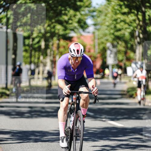 09.08.2026 - GEWOBA Citytriathlon Bremen Michael Burmester http://msf.ph/oto/9947857 09.08.2026 12:26:26 Radfahren 621, 674, 766, 842, 908, 985, 1127 meine-sportfotos.de