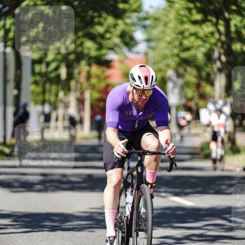09.08.2026 - GEWOBA Citytriathlon Bremen Michael Burmester http://msf.ph/oto/9947858 09.08.2026 12:26:26 Radfahren 621, 674, 766, 842, 908, 985, 1127 meine-sportfotos.de