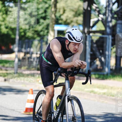09.08.2026 - GEWOBA Citytriathlon Bremen Michael Burmester http://msf.ph/oto/9947935 09.08.2026 12:27:32 Radfahren 587, 597, 630, 669, 712, 714, 729, 732, 854, 881, 904 meine-sportfotos.de