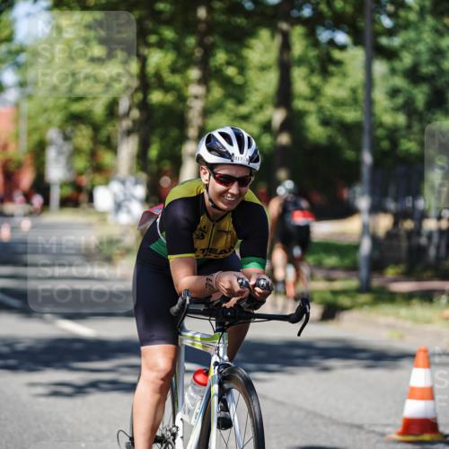 09.08.2026 - GEWOBA Citytriathlon Bremen Michael Burmester http://msf.ph/oto/9947969 09.08.2026 12:27:52 Radfahren 554, 684, 801, 828, 831, 917, 1157 meine-sportfotos.de