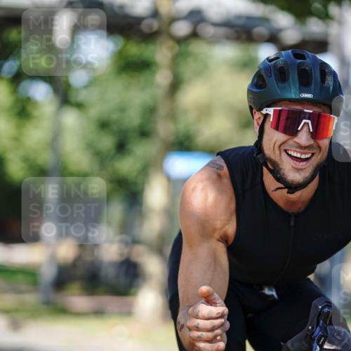 09.08.2026 - GEWOBA Citytriathlon Bremen Michael Burmester http://msf.ph/oto/9948005 09.08.2026 12:28:34 Radfahren 549, 610, 619, 631, 652, 658, 676, 698, 719 meine-sportfotos.de