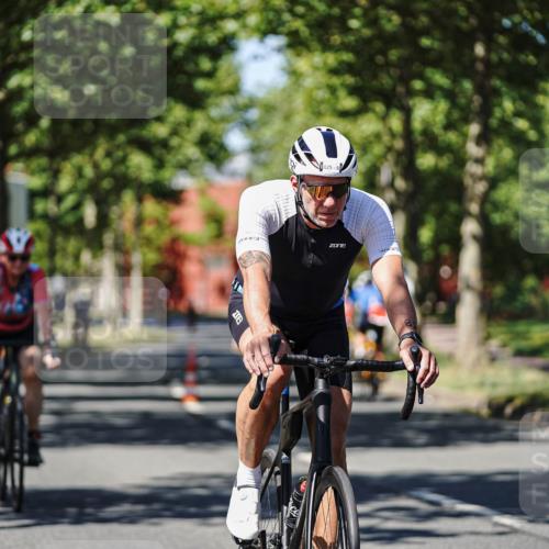 09.08.2026 - GEWOBA Citytriathlon Bremen Michael Burmester http://msf.ph/oto/9948076 09.08.2026 12:29:36 Radfahren 575, 642, 697, 724, 811, 825, 905, 999, 1011 meine-sportfotos.de
