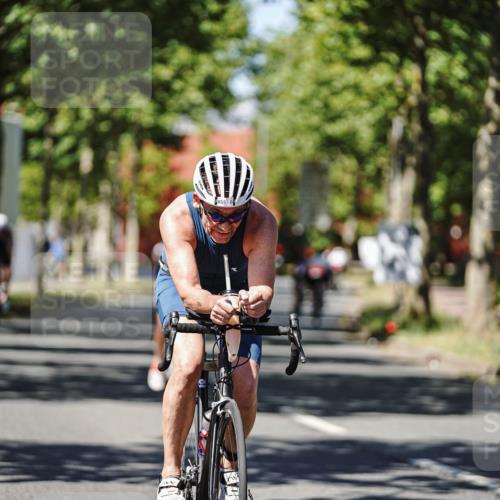 09.08.2026 - GEWOBA Citytriathlon Bremen Michael Burmester http://msf.ph/oto/9948369 09.08.2026 12:34:46 Radfahren 557, 628, 726, 757, 855, 939, 1145 meine-sportfotos.de