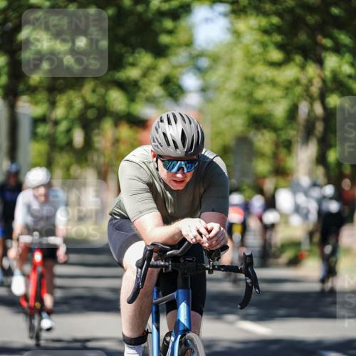 09.08.2026 - GEWOBA Citytriathlon Bremen Michael Burmester http://msf.ph/oto/9948603 09.08.2026 12:38:00 Radfahren 559, 571, 687, 763, 897, 911, 960, 1017, 1113, 1114 meine-sportfotos.de