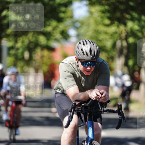 09.08.2026 - GEWOBA Citytriathlon Bremen Michael Burmester http://msf.ph/oto/9948604 09.08.2026 12:38:00 Radfahren 559, 571, 687, 763, 897, 911, 960, 1017, 1113, 1114 meine-sportfotos.de