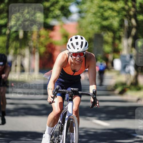 09.08.2026 - GEWOBA Citytriathlon Bremen Michael Burmester http://msf.ph/oto/9948818 09.08.2026 12:41:05 Radfahren 586, 601, 800, 848, 889, 956, 1131 meine-sportfotos.de