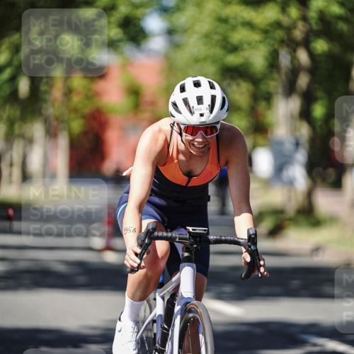 09.08.2026 - GEWOBA Citytriathlon Bremen Michael Burmester http://msf.ph/oto/9948819 09.08.2026 12:41:05 Radfahren 586, 601, 800, 848, 889, 956, 1131 meine-sportfotos.de