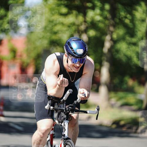 09.08.2026 - GEWOBA Citytriathlon Bremen Michael Burmester http://msf.ph/oto/9948941 09.08.2026 12:42:57 Radfahren 543, 588, 649, 681, 785, 890, 942, 1010, 1104, 1140 meine-sportfotos.de