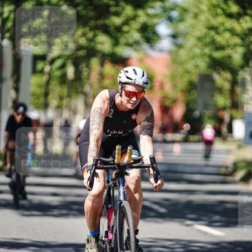 09.08.2026 - GEWOBA Citytriathlon Bremen Michael Burmester http://msf.ph/oto/9948965 09.08.2026 12:43:18 Radfahren 546, 558, 621, 674, 700, 732, 859, 887, 898, 944, 945, 989, 991, 996, 1105, 1108 meine-sportfotos.de